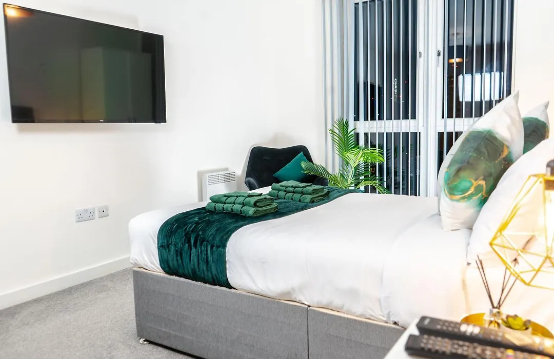 Modern City Centre Apartment With Smart Technology-1